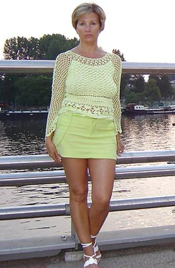25P Azzurra Milf Slut