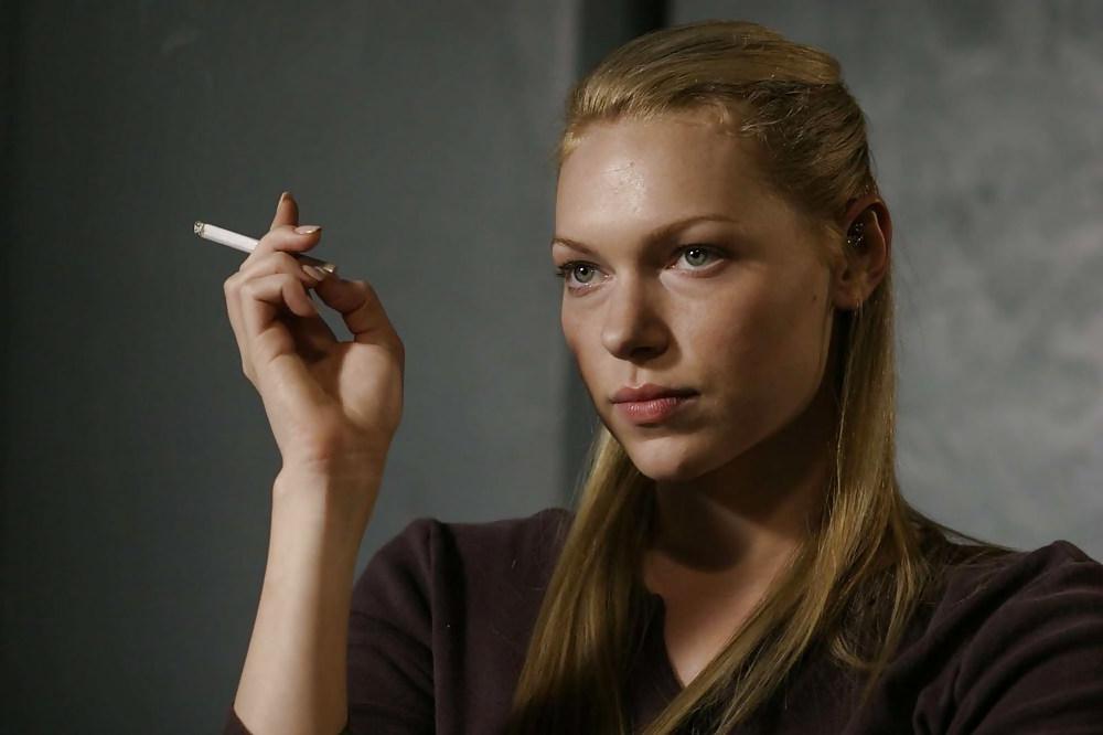 25P Laura Prepon Sucking on Cigarettes