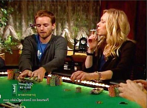 25P Laura Prepon Sucking on Cigarettes