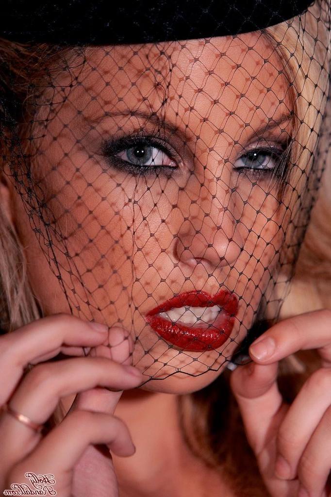 15P Pictures of blonde girl Kiara Diane exposing her hot body