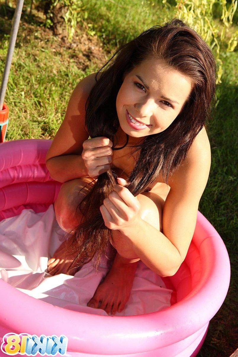 15P Pictures of Kiki 18 playing with her pussy by the pool