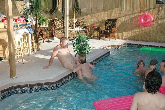 17P Suruba na Piscina