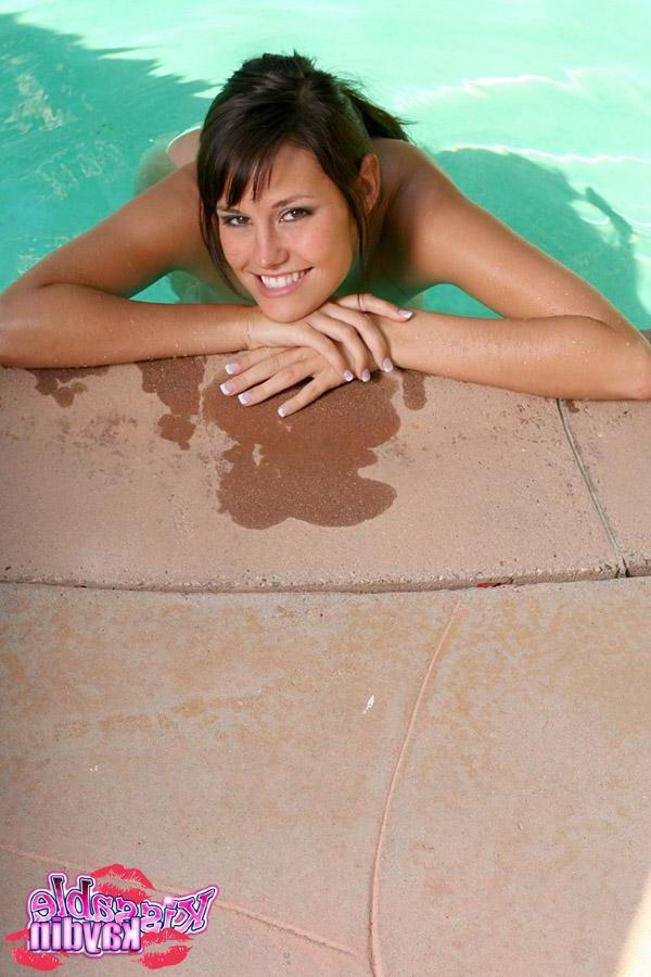20P Pictures of Kissable Kaydin getting naked in the pool