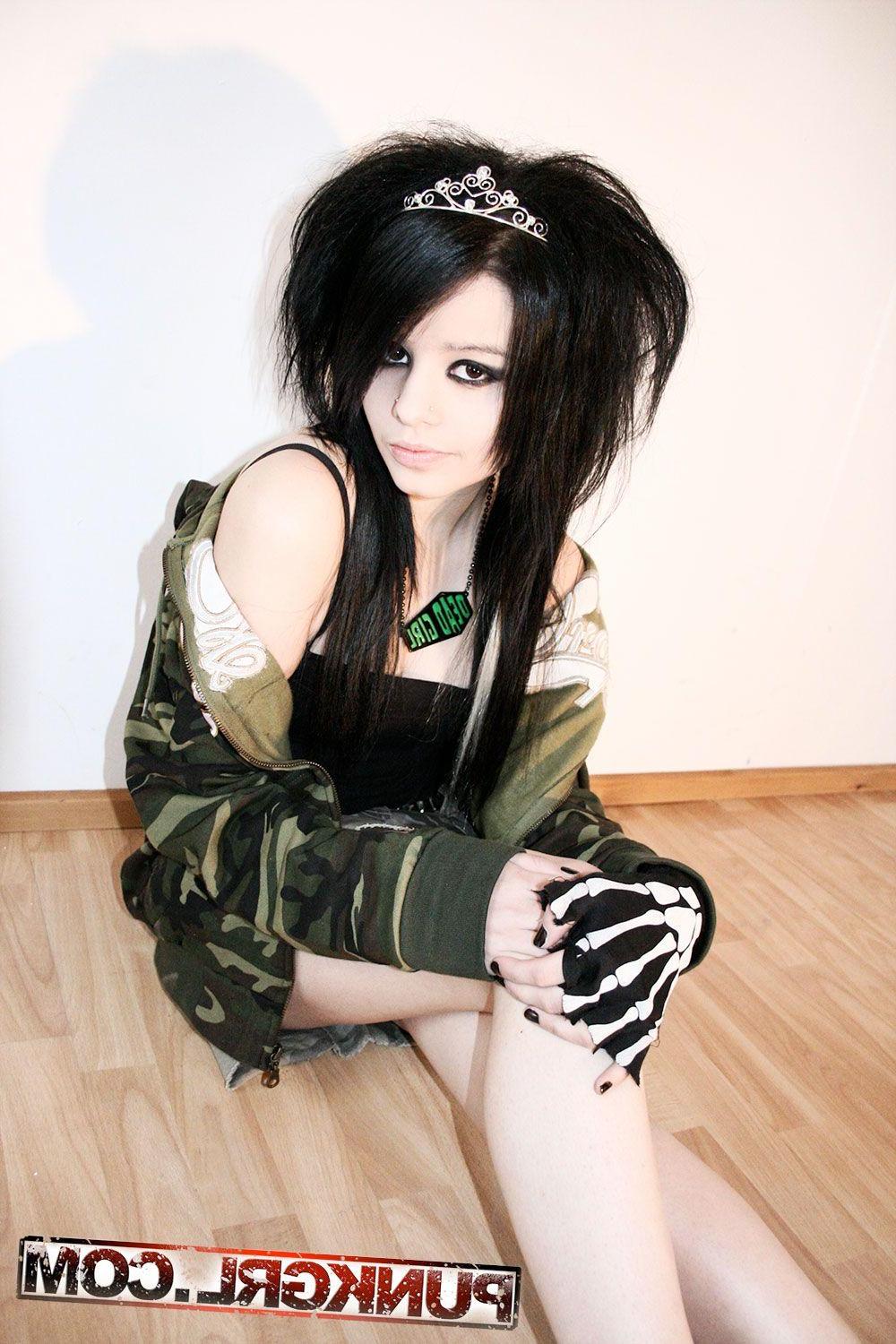20P Pictures of teen amateur Kitten Corpse showing how hot she is
