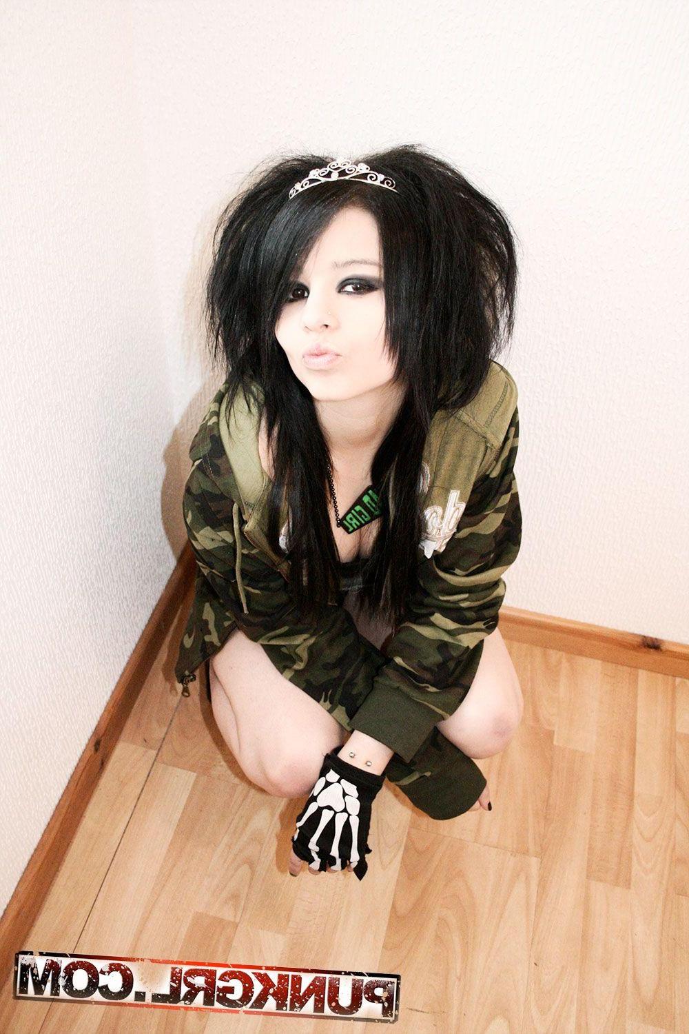20P Pictures of teen amateur Kitten Corpse showing how hot she is