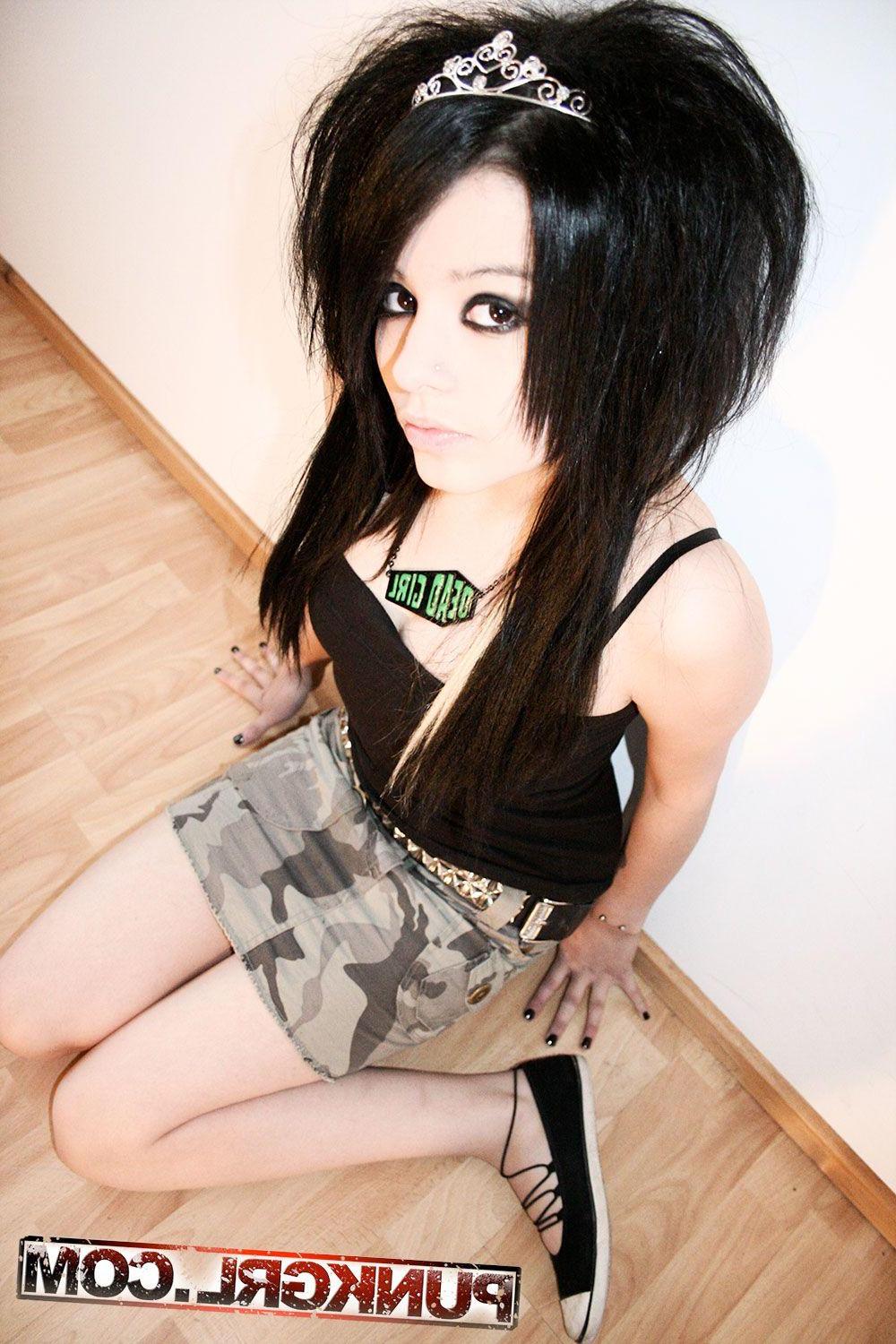 20P Pictures of teen amateur Kitten Corpse showing how hot she is