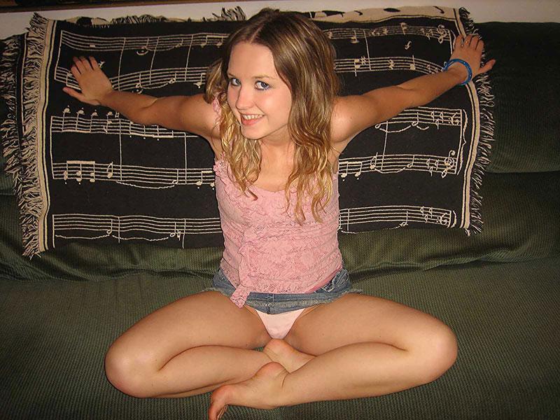16P Pictures of teen Kitty Karsen fingering her boyfriend\'s fleshlights