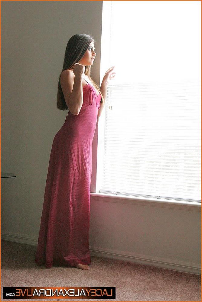 20P Pictures of Lacey Alexandra stripping nude for you