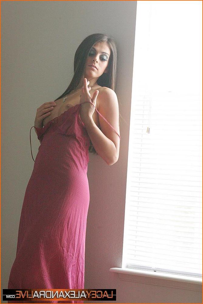 20P Pictures of Lacey Alexandra stripping nude for you