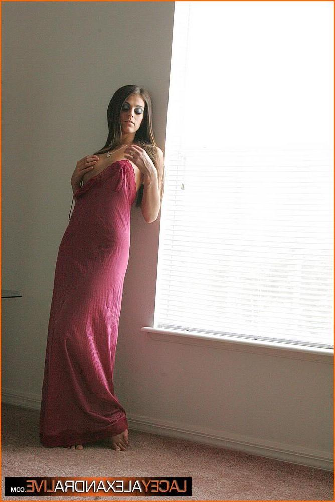 20P Pictures of Lacey Alexandra stripping nude for you