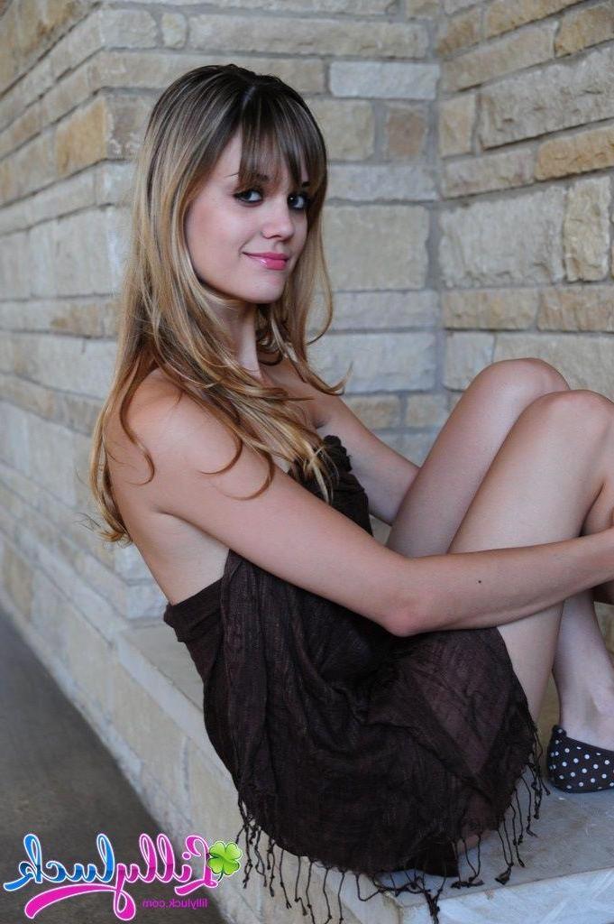 20P Pictures of teen chick Lilly Luck showing you how wet her pussy is