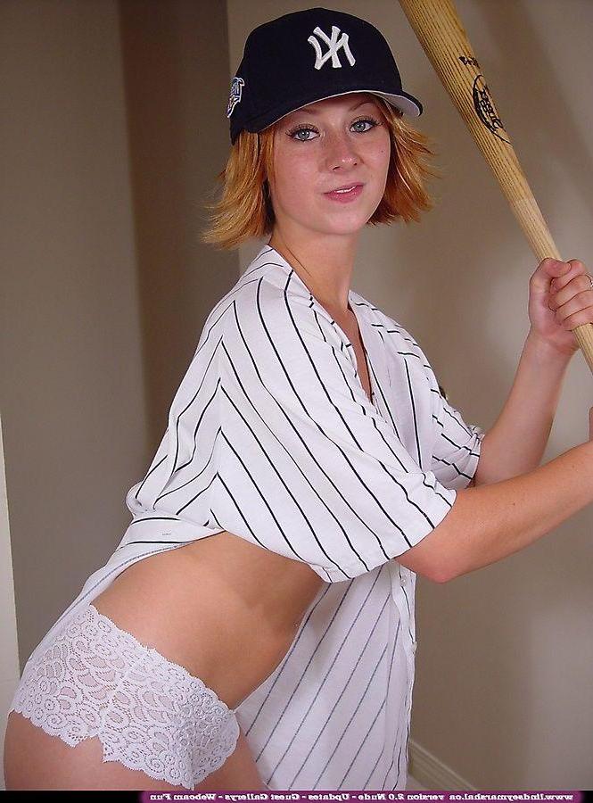 20P Pictures of teen Lindsey Marshal ready to play with your balls