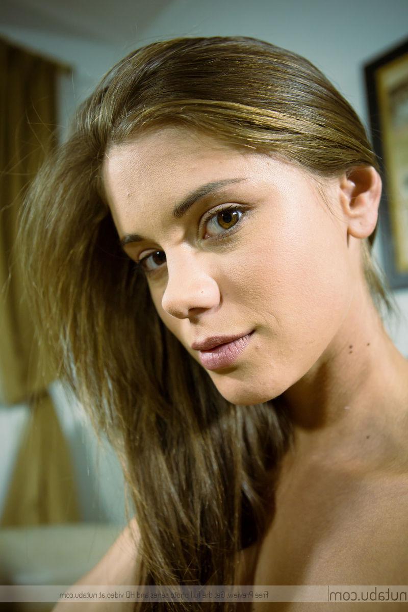 16P Brunette hottie Caprice masturbates with a sybian