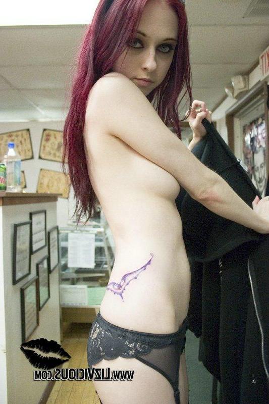 19P Liz Vicious gets a new tattoo topless