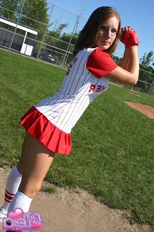 18P Baseball girl nipple slip!