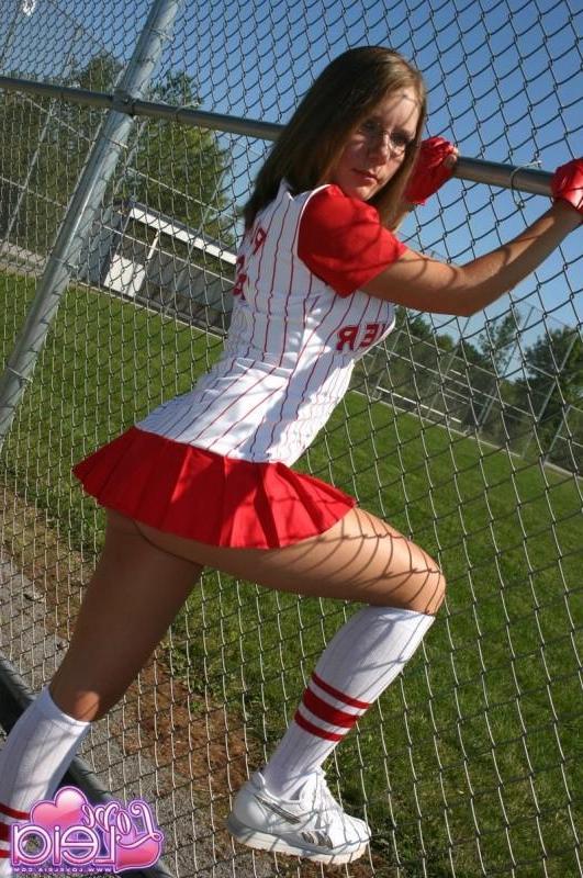18P Baseball girl nipple slip!
