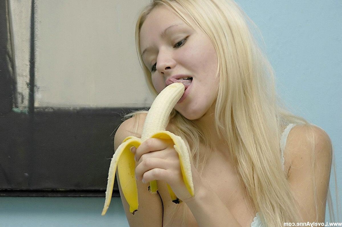 15P Innocent Anne eating a big banana naked