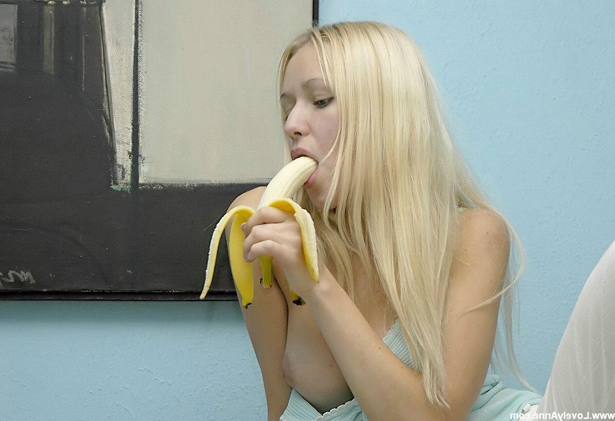 15P Innocent Anne eating a big banana naked