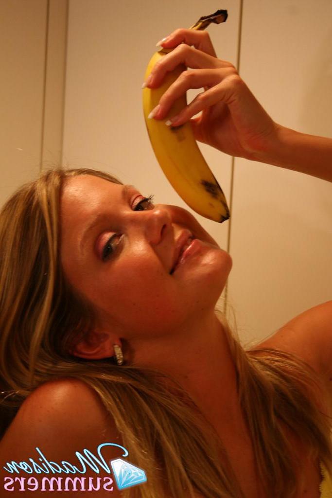 20P Pictures of teen Madison Summers eating a banana