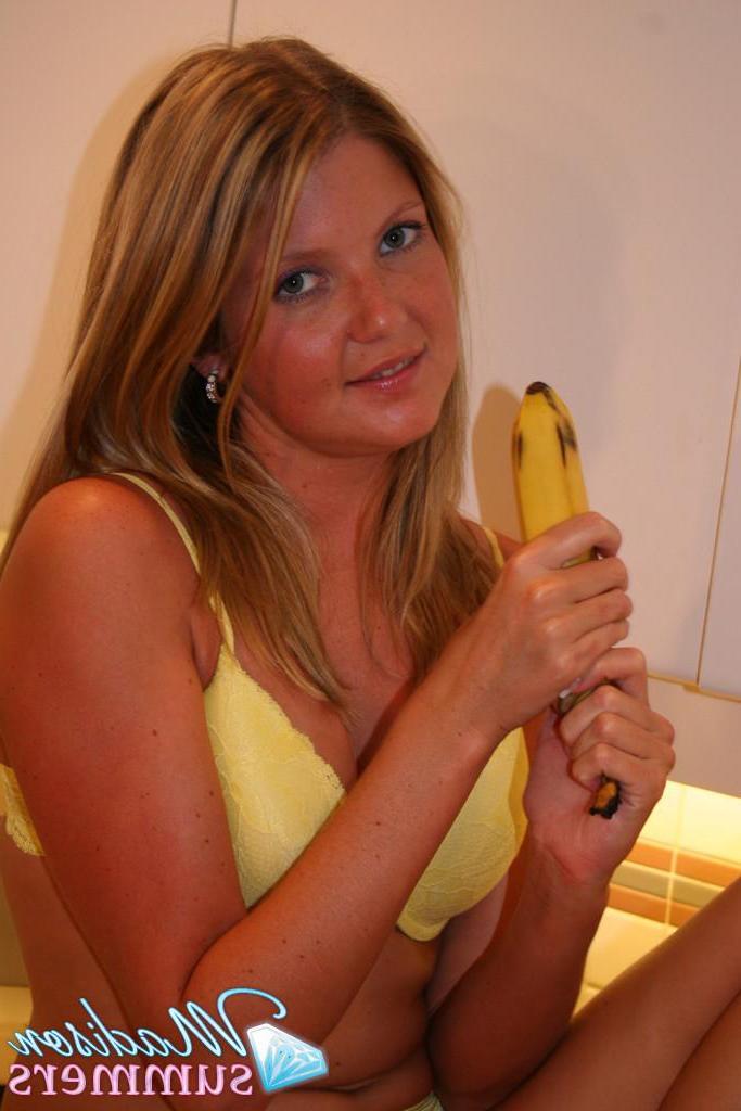 20P Pictures of teen Madison Summers eating a banana