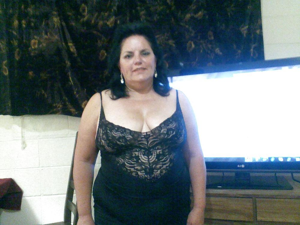 15P Creampie Delight,lady in black boa&slip