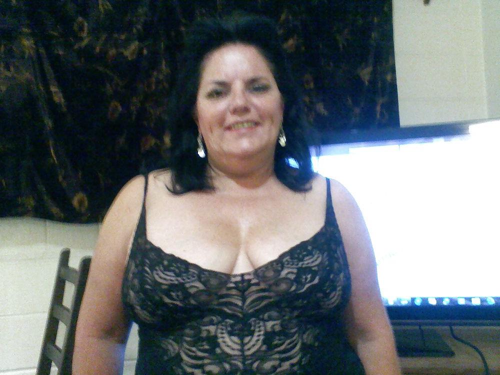 15P Creampie Delight,lady in black boa&slip