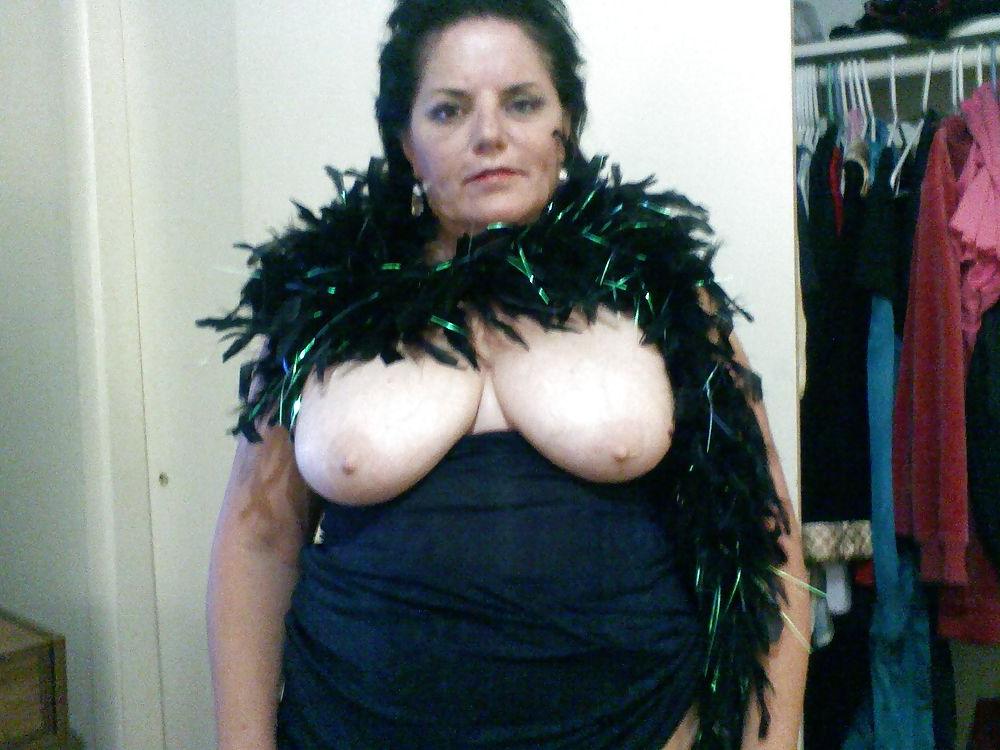 15P Creampie Delight,lady in black boa&slip