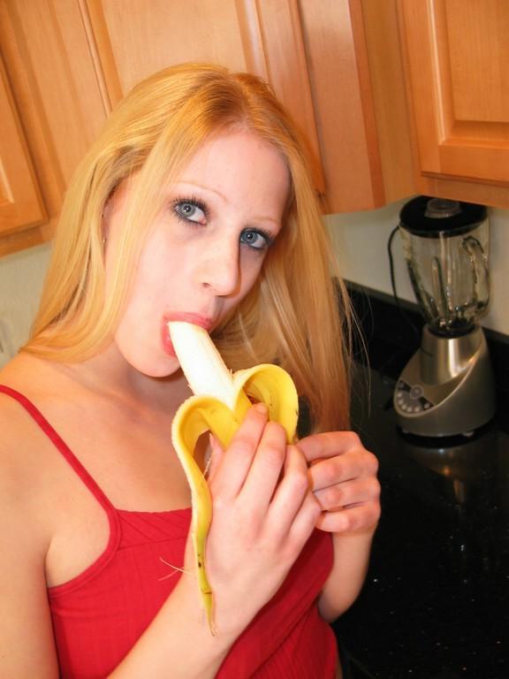 17P Pictures of teen amateur Melody Melons doing naughty things to a banana