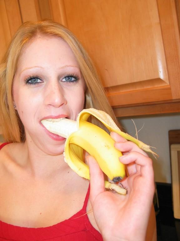 17P Pictures of teen amateur Melody Melons doing naughty things to a banana