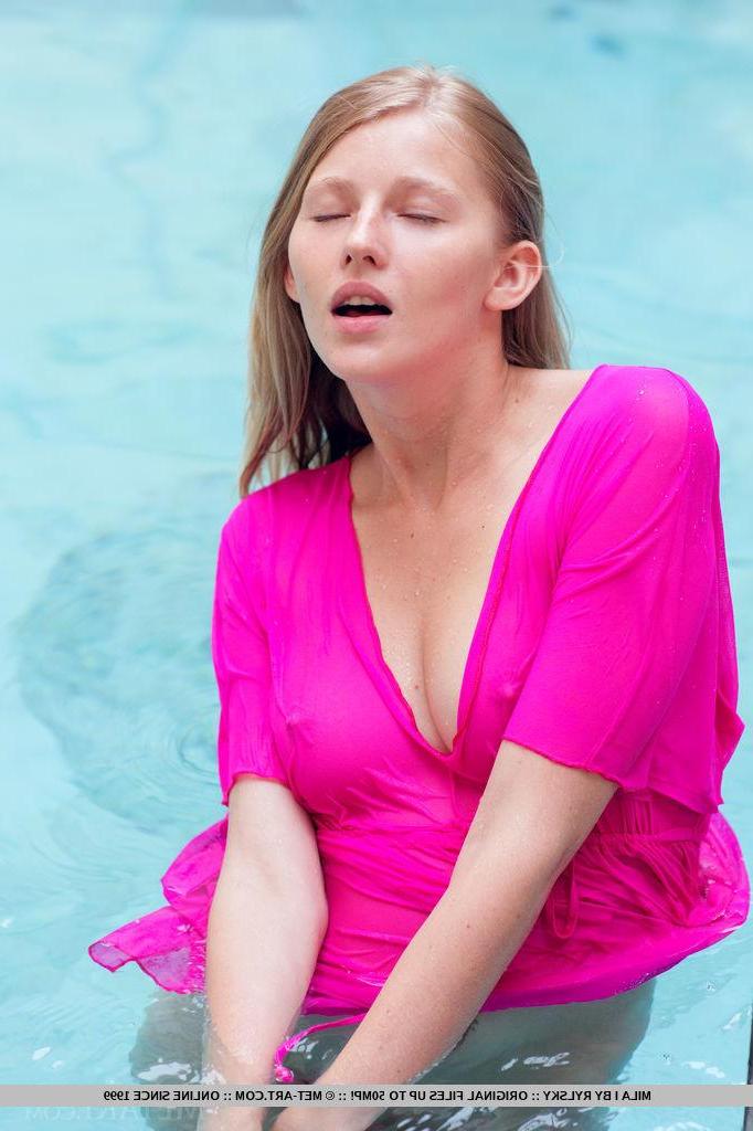 18P Blonde babe Mila I gets naked by the pool in "Erwain"