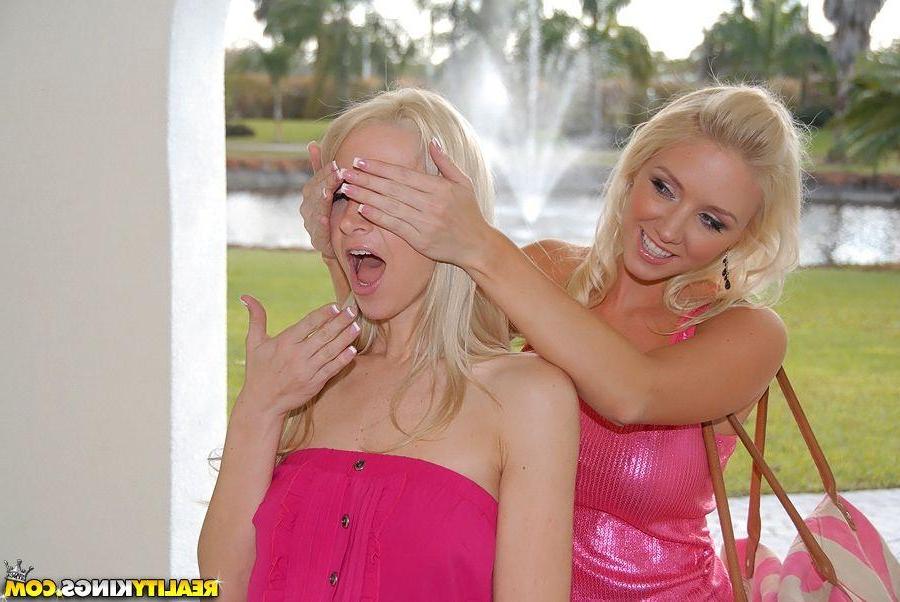 20P Pictures of Sammie and Molly enjoying each others pussy