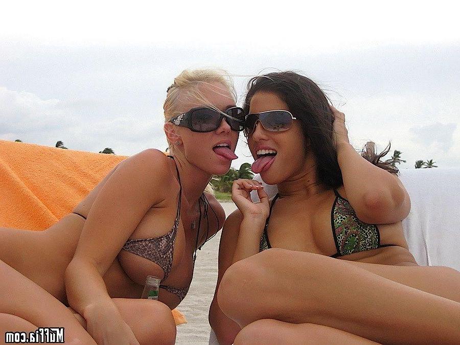 12P Pictures of teen chick Molly's Life enjoying some lesbian sex