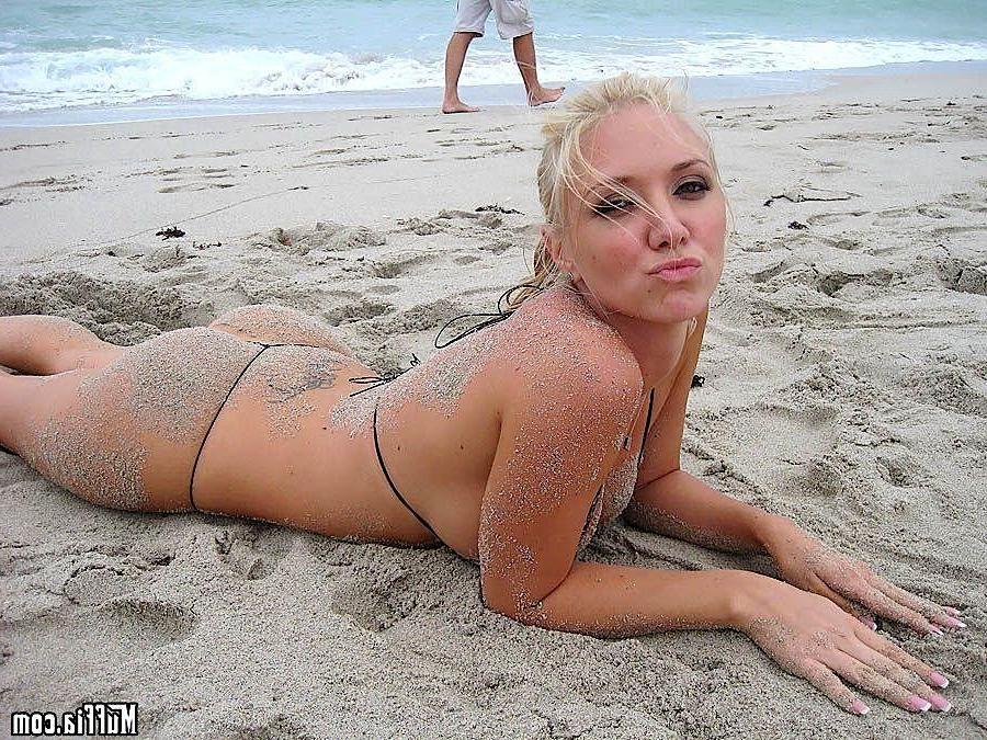 12P Pictures of teen chick Molly's Life enjoying some lesbian sex
