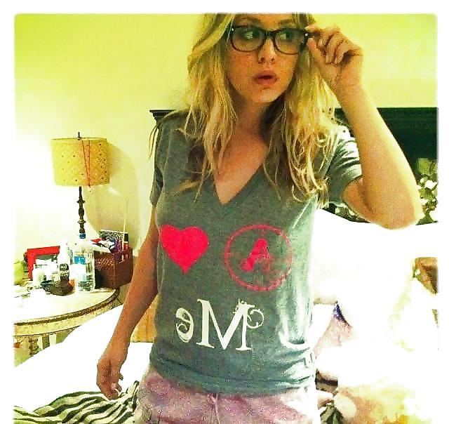 25P Kaley Cuoco