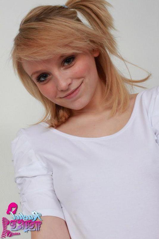 14P Pictures of Rachel Tease living up to her name