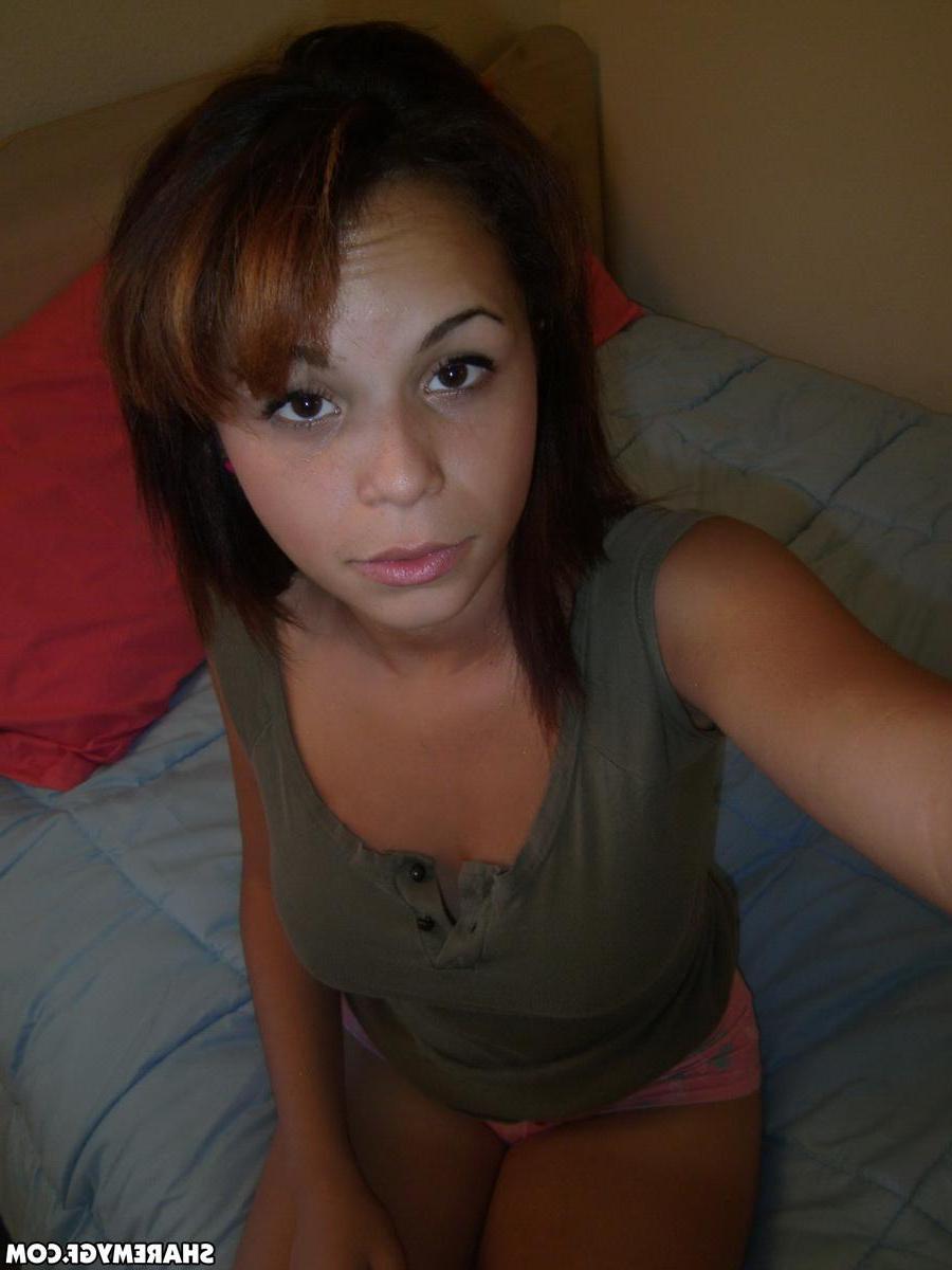 12P Busty girlfriend shows off her big perfect perky tits as she takes selfies