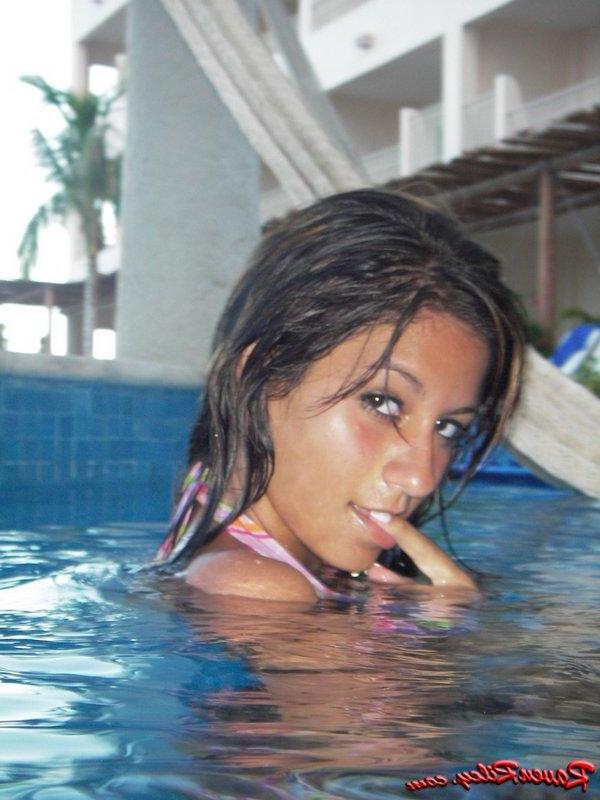 16P Raven Showing Everything In Pool