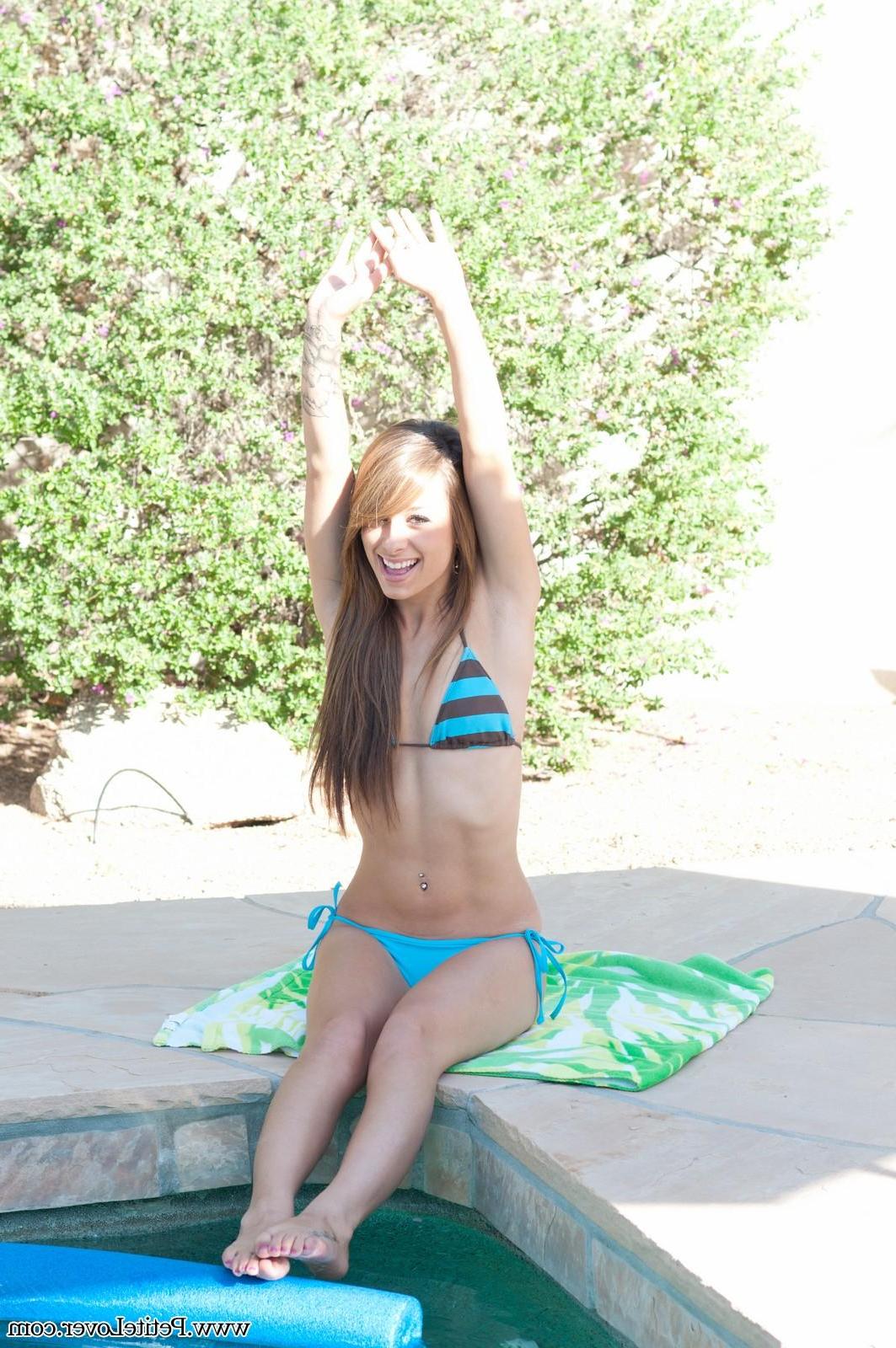 16P Hot teen girl Riley gets naked by the pool