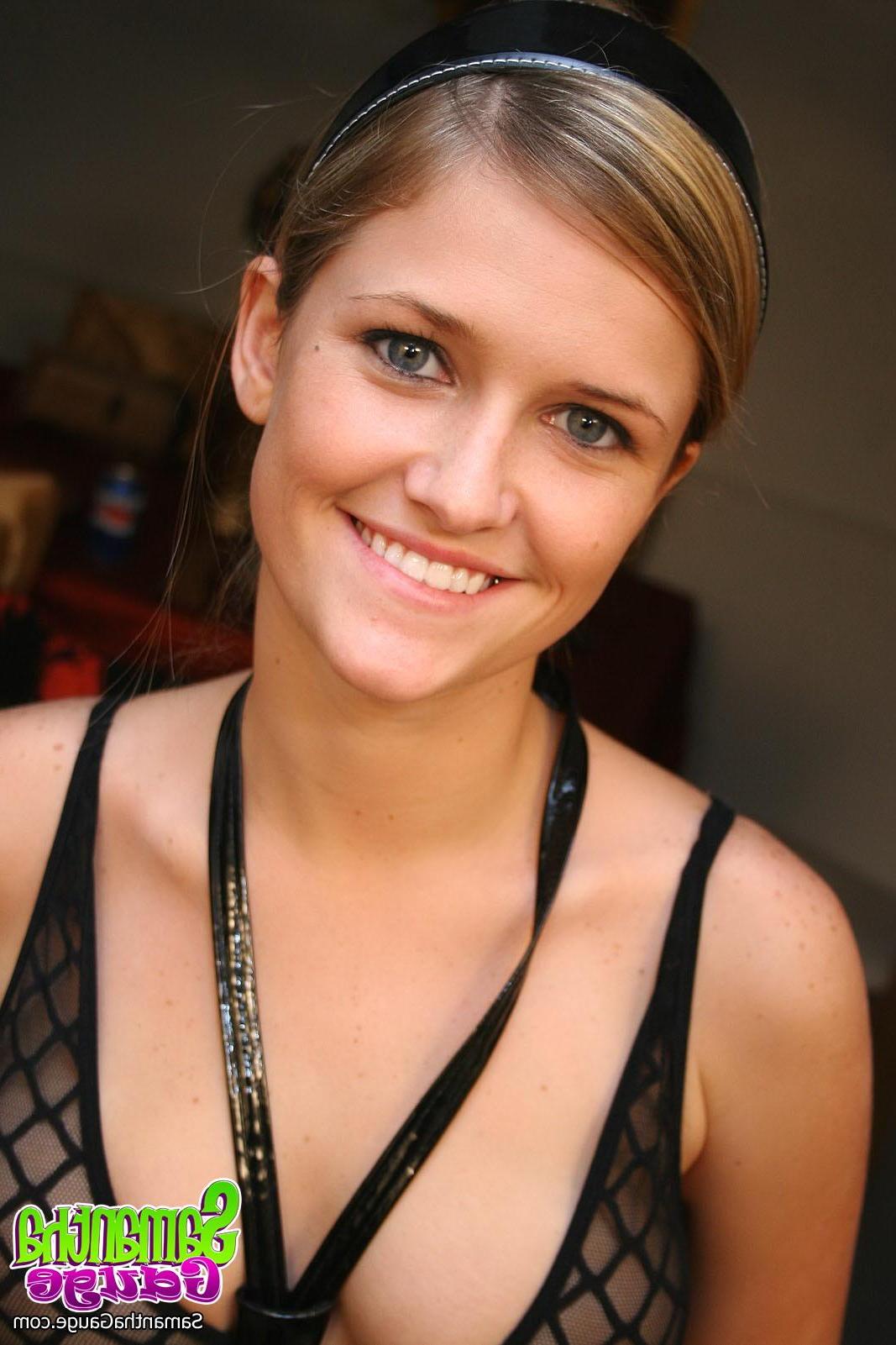 20P Samantha Gauge does a hot tease