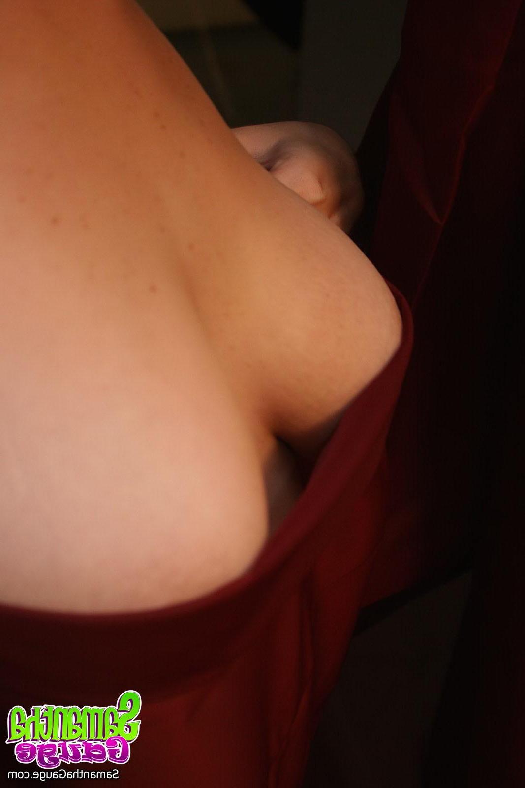 20P Samantha Gauge does a hot tease