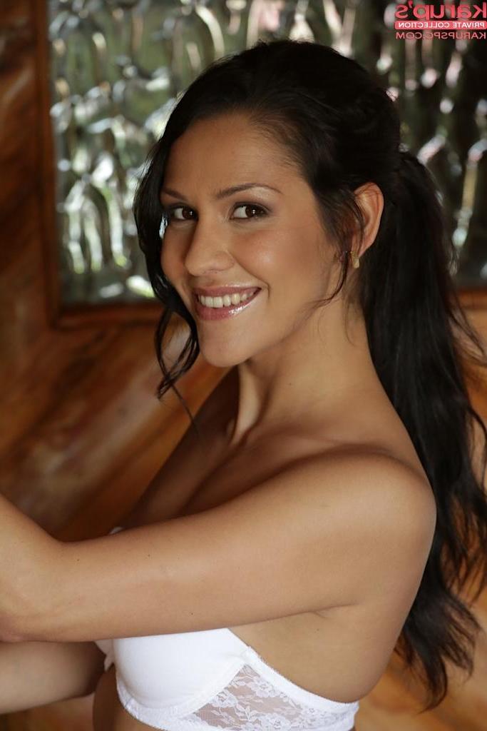 15P Samia Duarte stuffs a dildo deep inside her love canal