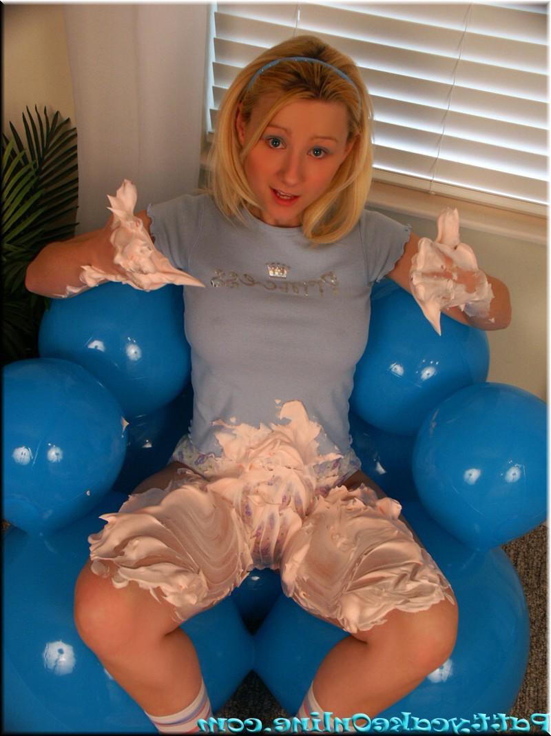 16P Pictures of Pattycake making a huge mess with peach foam