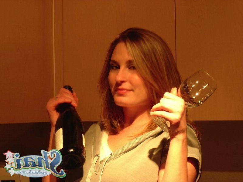 20P Pictures of teen Shai West fucking a wine bottle