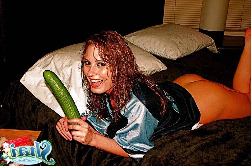 20P Pictures of teen slut Shai West fucking herself with a cucumber