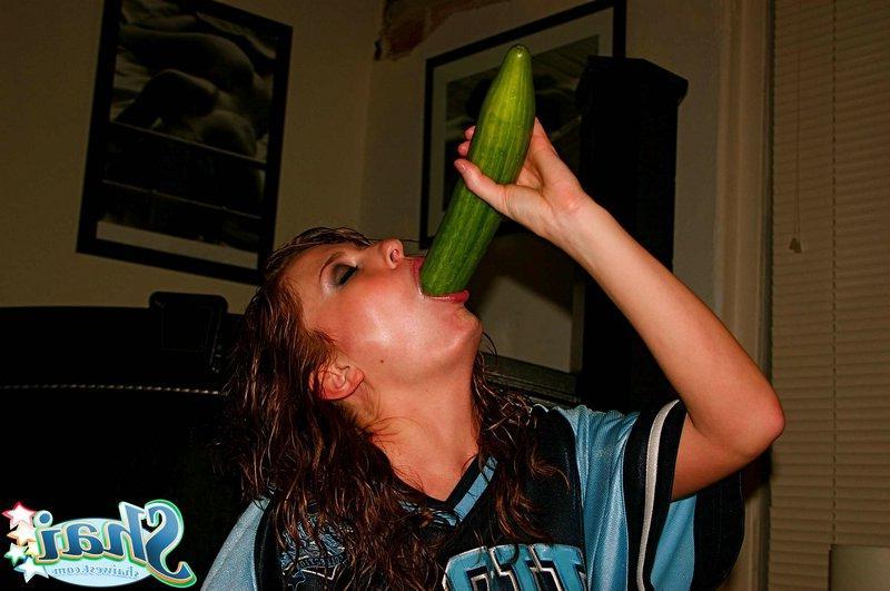 20P Pictures of teen slut Shai West fucking herself with a cucumber