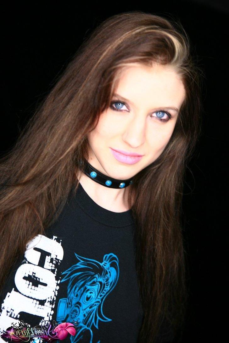 15P Pictures of teen girl Sica Marie showing you how hot she is