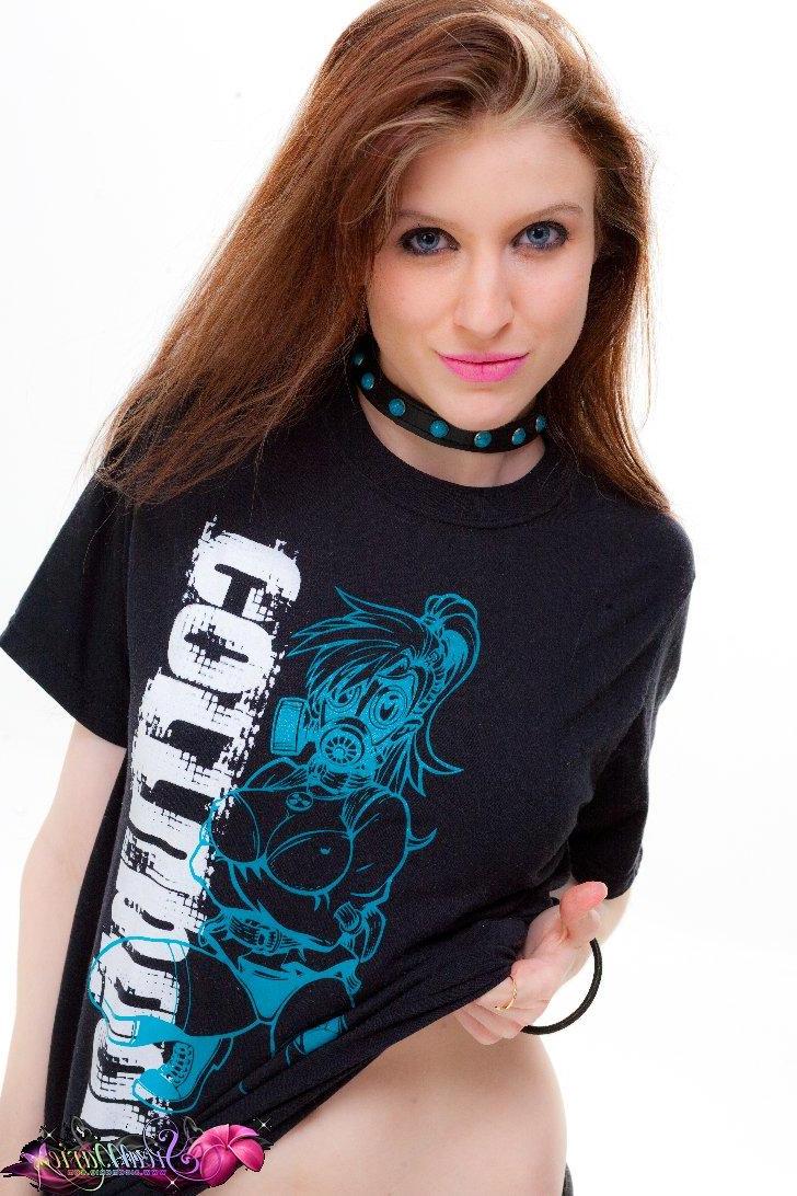 15P Pictures of teen girl Sica Marie showing you how hot she is