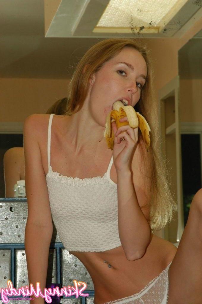 20P Pictures of teen hottie Skinny Mindy being naughty in the bathroom
