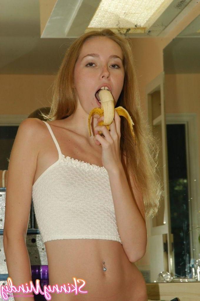 20P Pictures of teen hottie Skinny Mindy being naughty in the bathroom
