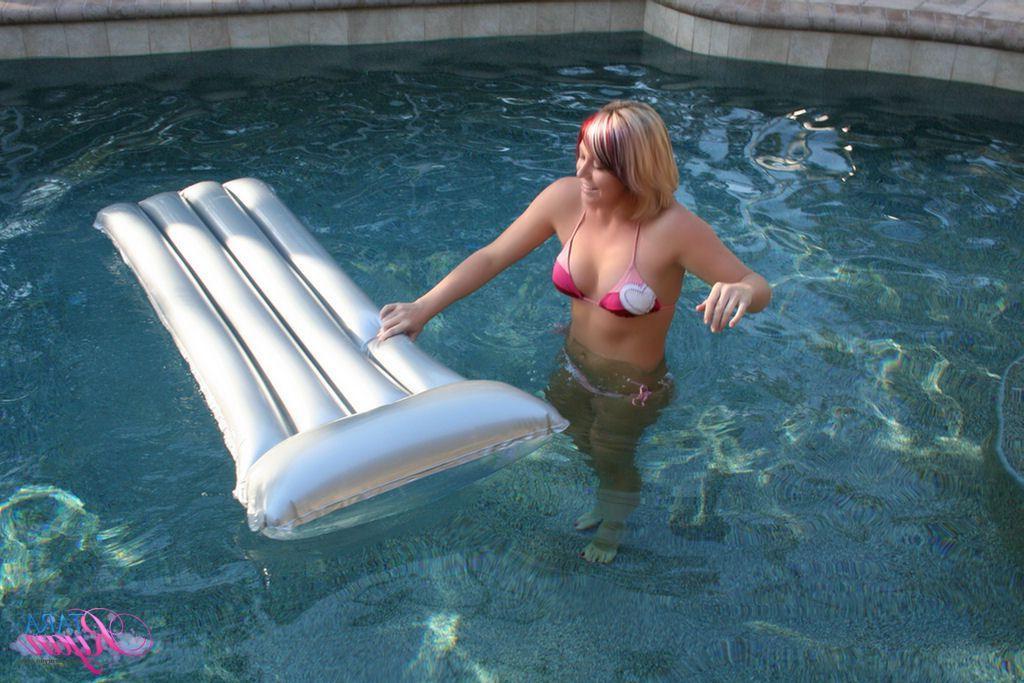 20P Pictures of teen Tara Ryan relaxing in the pool